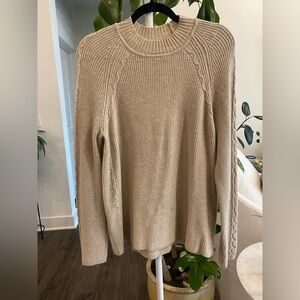 Excellent condition! Light brown braided sleeve sweater, evolution , size XL